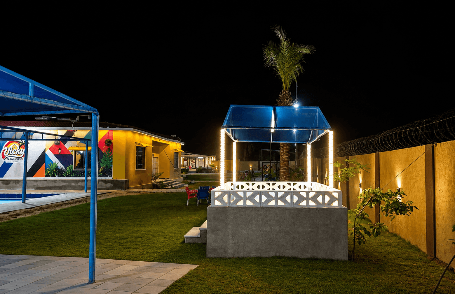 Vicky Farmhouse illuminated gazebo