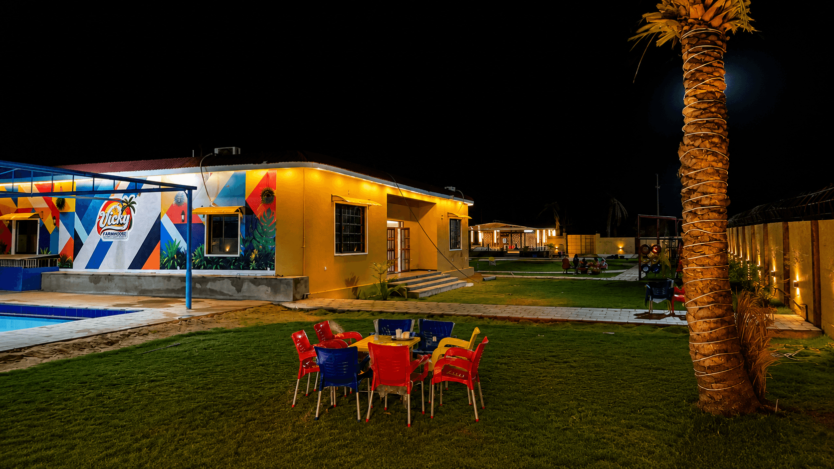 Vicky Farmhouse poolside lawn seating
