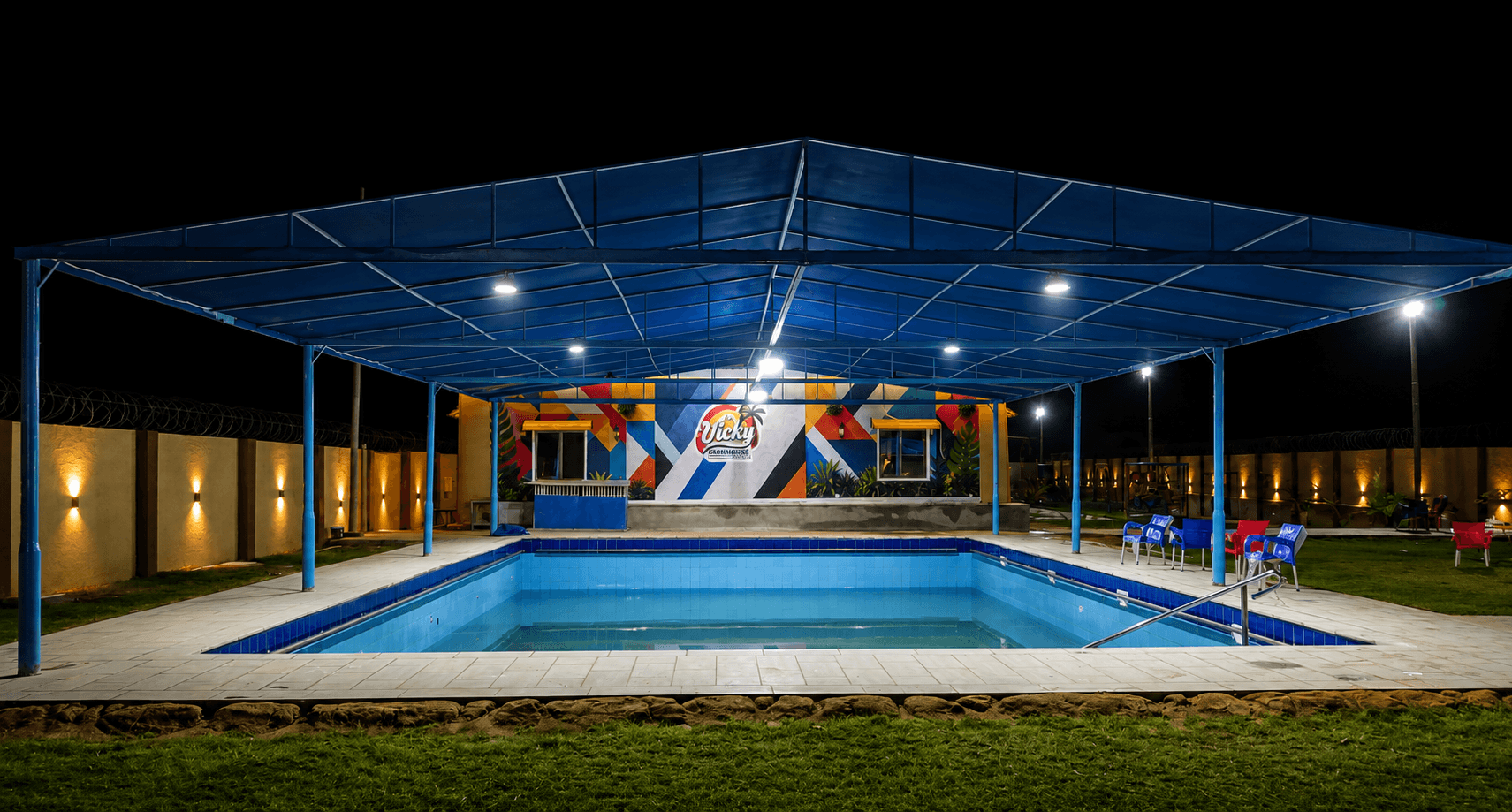Vicky Farmhouse covered swimming pool